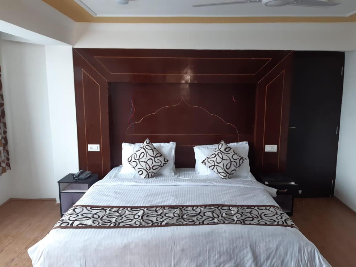 Hotel D Indian Каргіл Екстер'єр фото